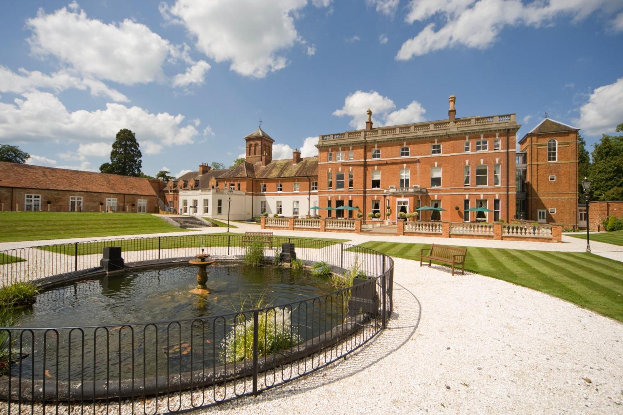 Oakley Hall Hotel Basingstoke Exterior photo