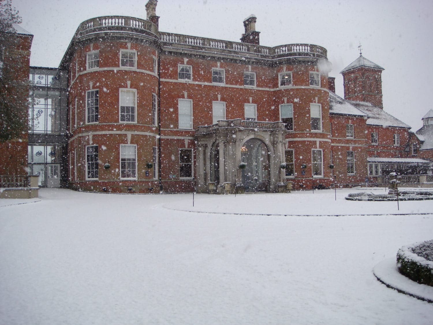 Oakley Hall Hotel Basingstoke Exterior photo